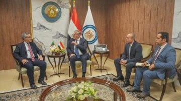 وزير البترول يعلن عن تعزيز التعاون مع سفير الجزائر في