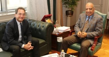 وزير الكهرباء يعلن عن تعاون مع سفير فرنسا في مجالات الطاقات المتجددة