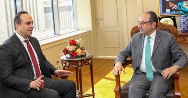 وزير قطاع الأعمال يعلن عن تعزيز التعاون مع رئيس هيئة الرعاية الصحية