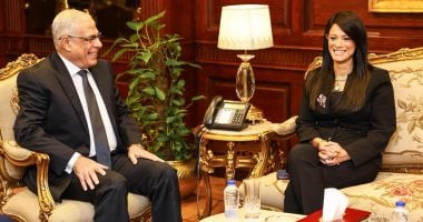 وزيرة التخطيط والنائب العام يعلنان تسليم 17 مركز تكنولوجيا متنقل للنيابة العامة