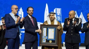 وسام الإنتربول للواء الريسي تكريمًا لجهوده في تعزيز الأمن العالمي