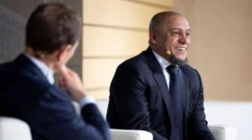 يجب على الأطفال أن يتخذوا رونالدو قدوة روبرتو كارلوس يفاجئ