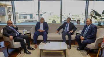 1764662819 وزير الزراعة ومحافظ الوادي الجديد يناقشان سبل تعزيز الاستثمار في