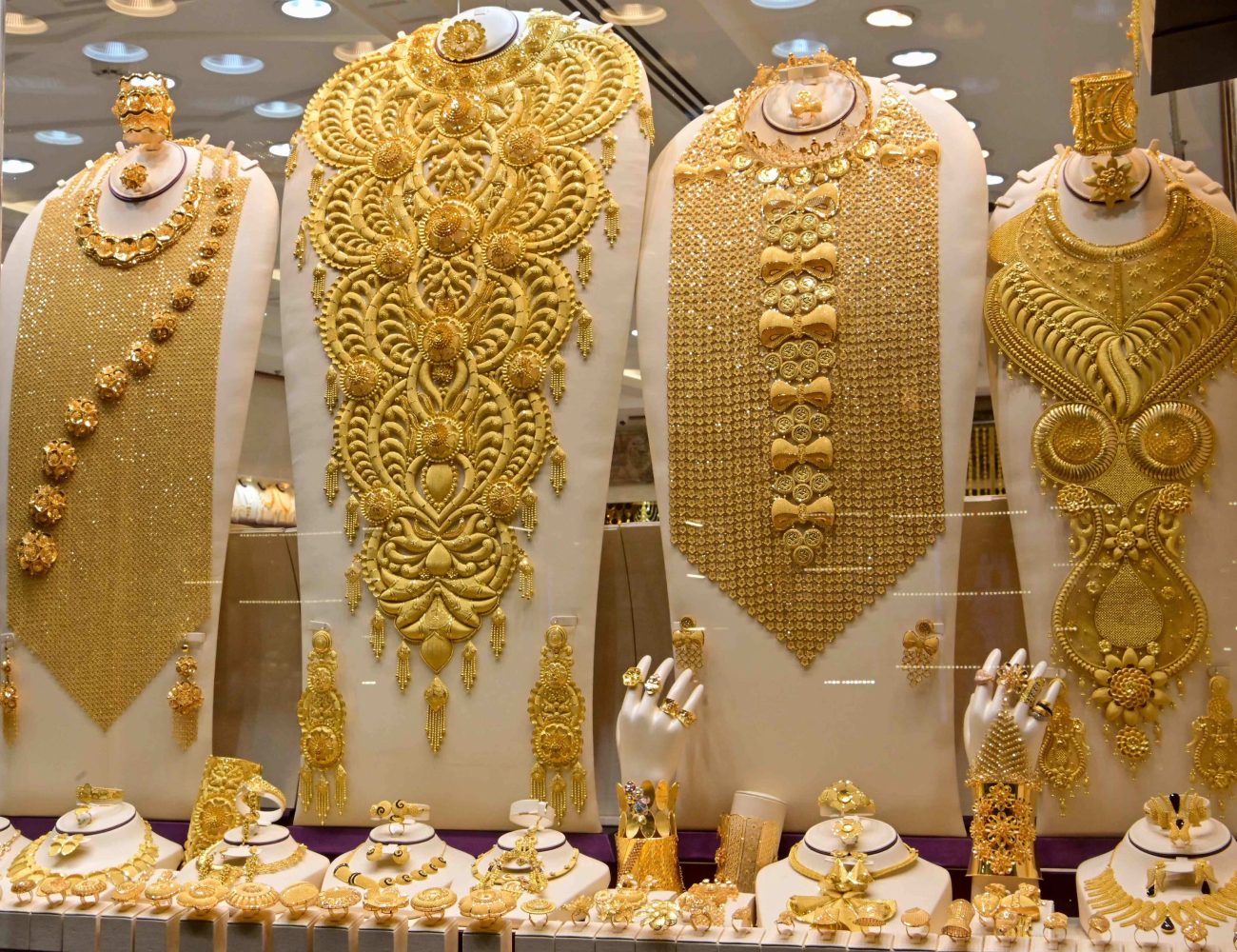 تحديث صباحي.. سعر جرام الذهب عيار 21 سعر الذهب اليوم الخميس 18 ديسمبر 2025 بمحلات الصاغة