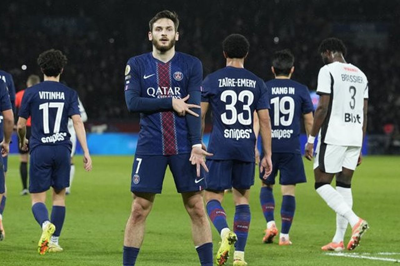 القنوات الناقلة لمباراة باريس سان جيرمان واتلتيك بلباو اليوم في دوري ابطال اوروبا 2025