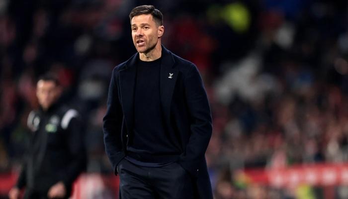 «الموسم لسه طويل».. رأي ألونسو في فقدان ريال مدريد لصدارة الليغا