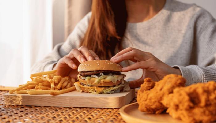 تحذير للحوامل: روائح الأكل الدهني ممكن تأثر على وزن البيبي في المستقبل