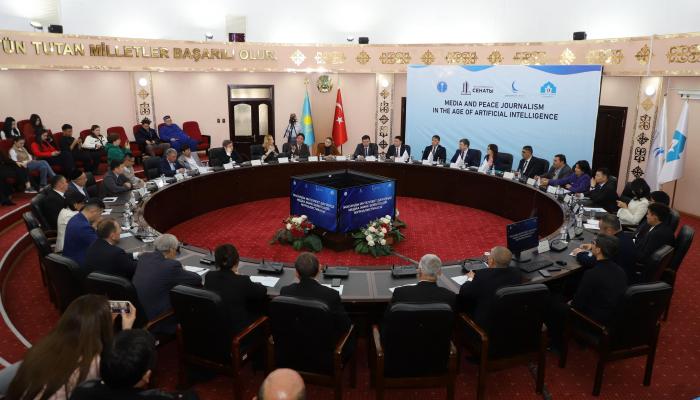 حكماء المسلمين يعقدوا جلسة حوارية عن الإعلام وصحافة السلام