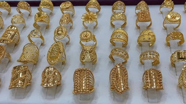 تبيع ولا تشتري!؟ .. سعر جرام الذهب عيار 21 اسعار الذهب اليوم الأربعاء 10 ديسمبر 2025 اخر تحديث