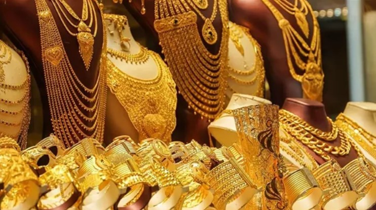 سعر جرام الذهب عيار 21 سعر الذهب اليوم الاثنين 29 ديسمبر 2025 في مصر داخل محلات الصاغة