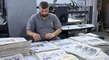 سوريا تطلق أول صحيفة ورقية مستلهمة من أبيات محمود درويش