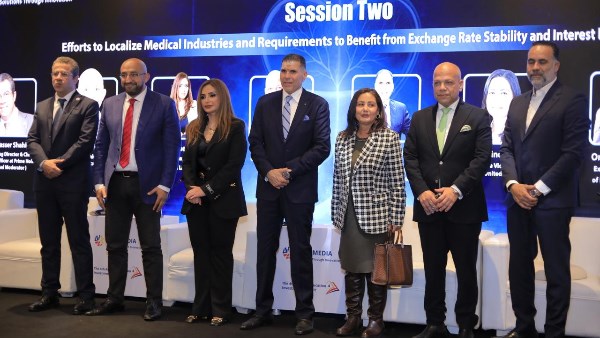 مسؤولون وخبراء يتباحثون حول توطين الصناعات الطبية وكيفية الاستفادة من استقرار سعر الصرف وانخفاض الفائدة