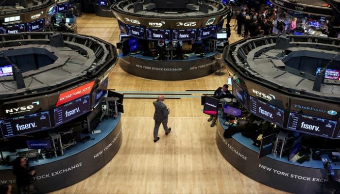 وول ستريت بتنزل مع انهيار بيتكوين وارتفاع عوائد السندات اللي بيضغط على الأسواق