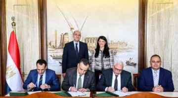 1768738541 توقيع بروتوكول بين المشاط والداخلية لتسلم 10 مراكز تكنولوجية متنقلة