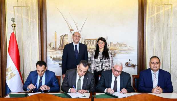 توقيع بروتوكول بين المشاط والداخلية لتسلم 10 مراكز تكنولوجية متنقلة