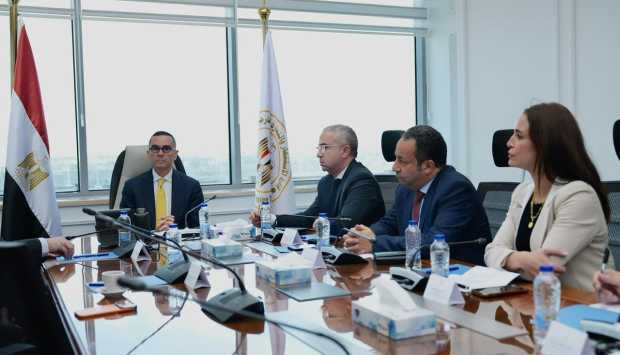 وزير الاستثمار يناقش التعاون مع Brandix السيريلانكية في المنسوجات