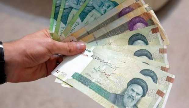 الدولار يصل إلى 1.4 مليون ريال وسط انهيار العملة الإيرانية
