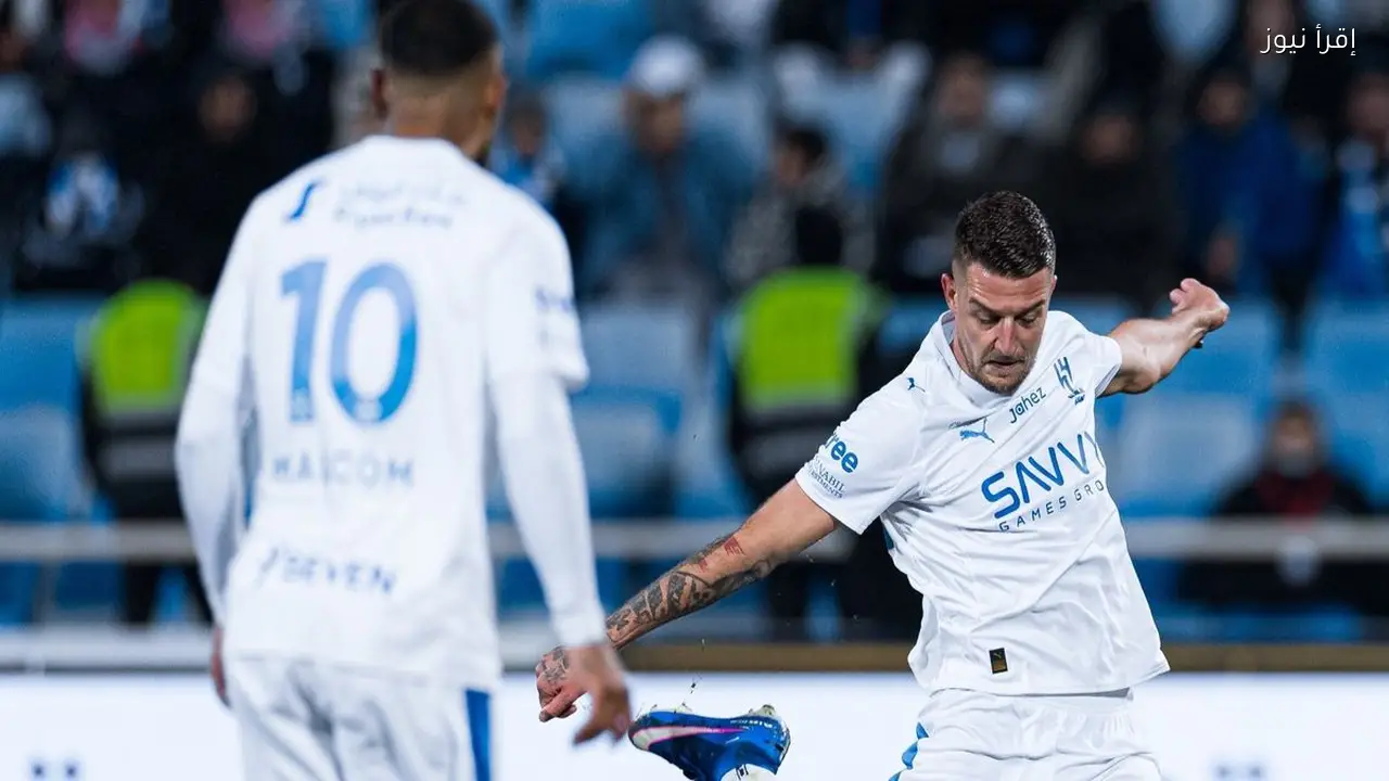 الهلال يواجه القادسية في مباراة حاسمة على أرضه